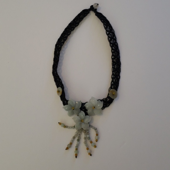 15 Inch Floral Jade Choker - Picture 2 of 4